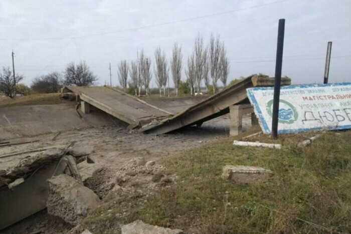Боятся контрнаступления ВСУ. На Херсонщине оккупанты взорвали мосты (фото)