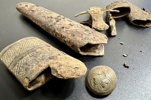 Київськи митники виявили середньовічні артефакти