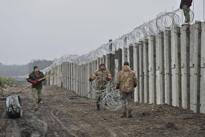 Фортификационные работы также ведутся на границе с РФ