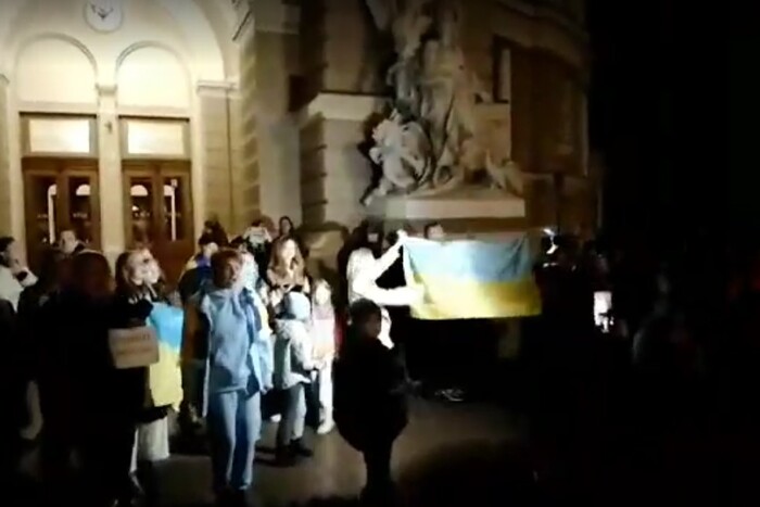Херсонці зібралися в Одесі і Києві та святкують визволення рідного міста (відео)