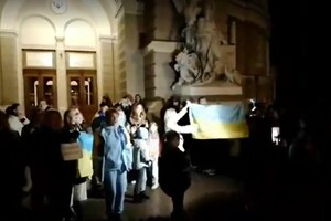 Херсонці зібралися в Одесі і Києві та святкують визволення рідного міста (відео)