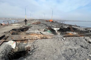 Антонівській міст обвалився через влучання ракети Himars