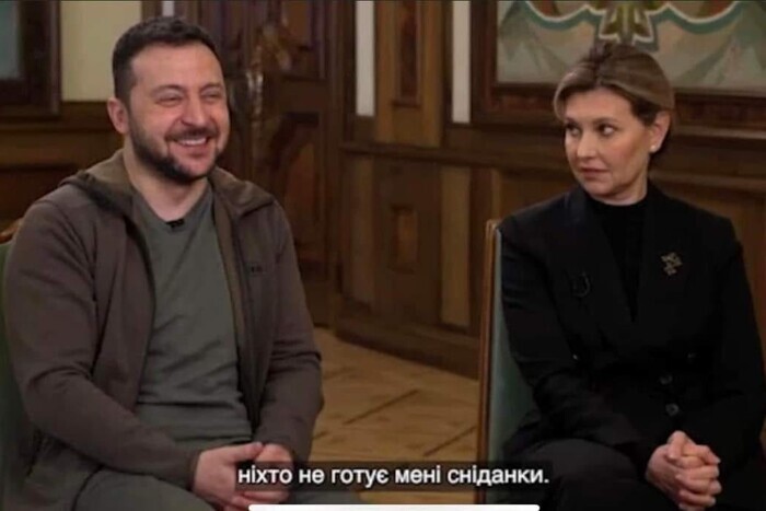 Зеленская во время совместного интервью красноречиво посмотрела на мужа и развлекла сеть (видео)