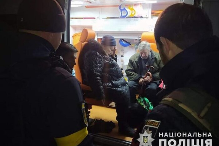 У Запоріжжі правоохоронці евакуювали людей після ракетного удару (фото)