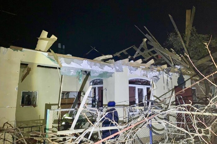 Поранені і жахливі руйнування: наслідки нічної атаки на Нікополь (фото)