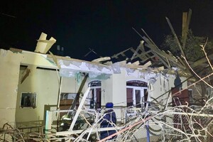 Поранені і жахливі руйнування: наслідки нічної атаки на Нікополь (фото)