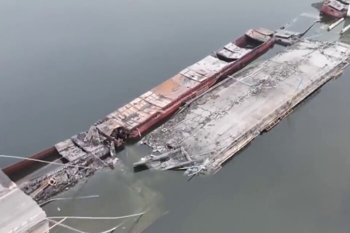 Зруйнований Антонівський міст зафільмували з дрона (відео)