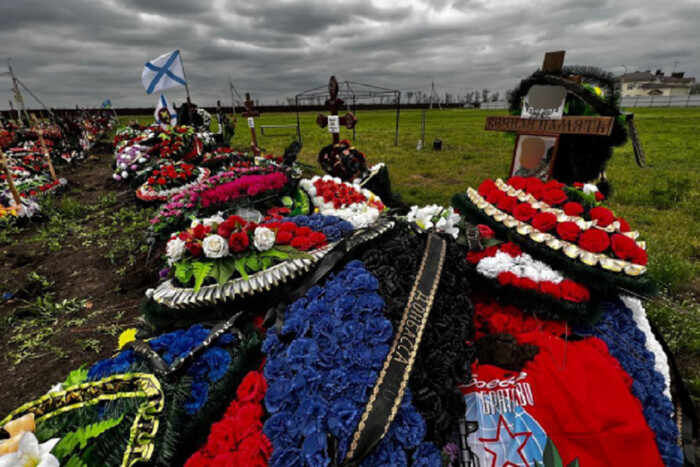 Окупантів закопують у три ряди: з'явилося відео з цвинтаря у Новоросійську