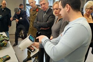 Міністр оборони Люксембургу Франсуа Бауш заявив, що 3D-сканери відправили напряму в охоплені війною регіони України