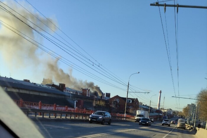 У російському Подольську загорівся електромеханічний завод (фото, відео) 
