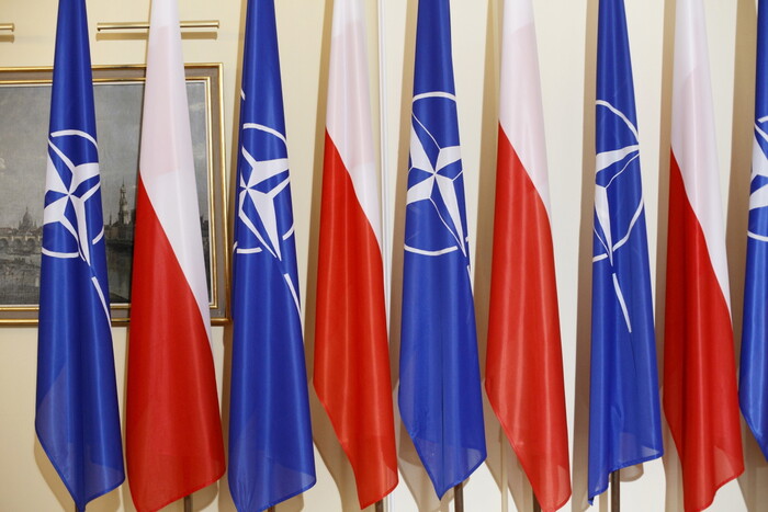 Посли країн НАТО проведуть зустріч на прохання Польщі – Reuters