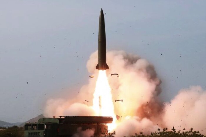 Північна Корея знову запустила балістичну ракету 