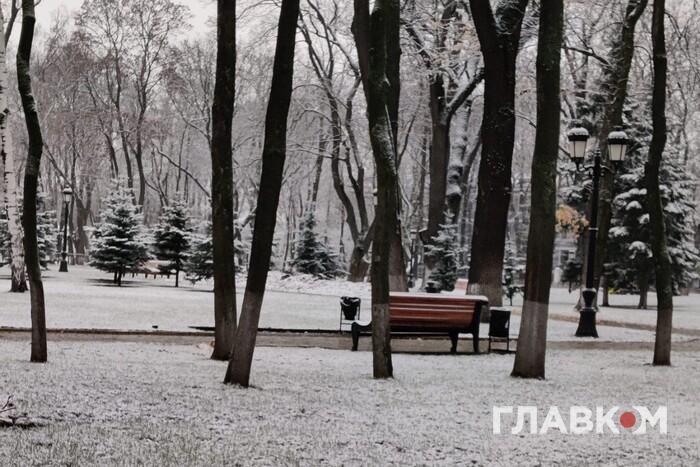 Київ прокинувся під білою ковдрою: фото першого снігу у столиці