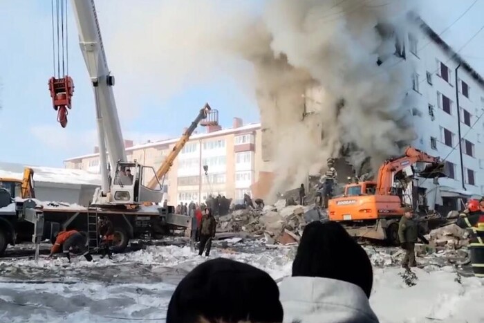 У Росії через вибух обвалився будинок, є жертви (фото, відео)