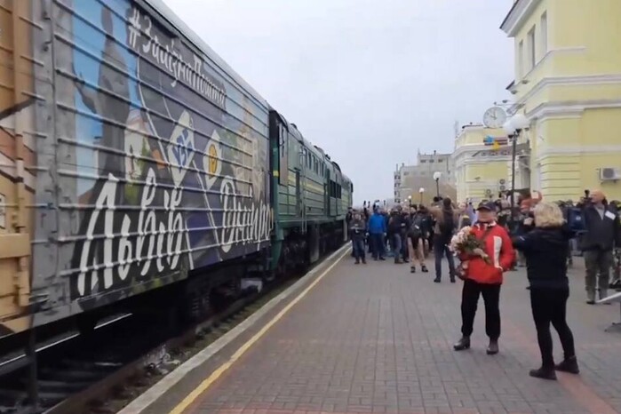 До Херсона прибув перший з 24 лютого потяг (відео)