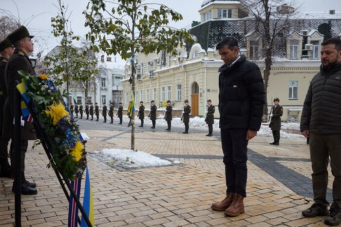 Зеленский и Сунак почтили память украинских защитников и жертв Голодомора (видео)