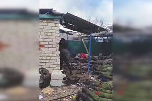 Один з російських окупантів відкрив вогонь під час здачі в полон