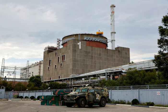 Обстрелы Запорожской АЭС: зафиксированы взрывы вблизи реакторов