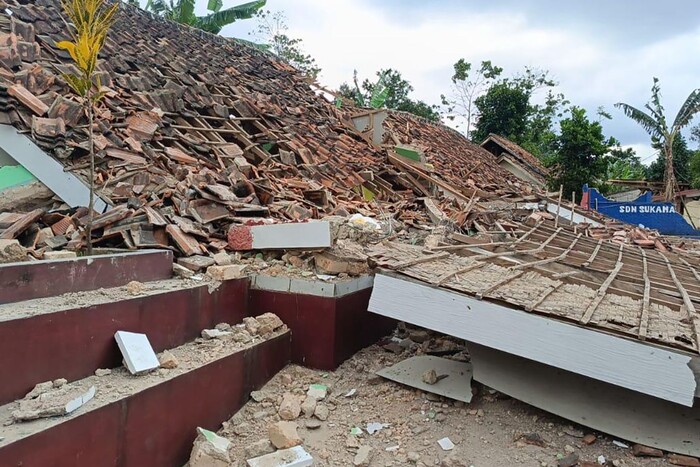 Землетрус в Індонезії забрав життя майже пів сотні людей (фото) 