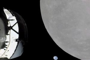 Корабль облетел Луну и прошел в пределах 80 миль (128 км)