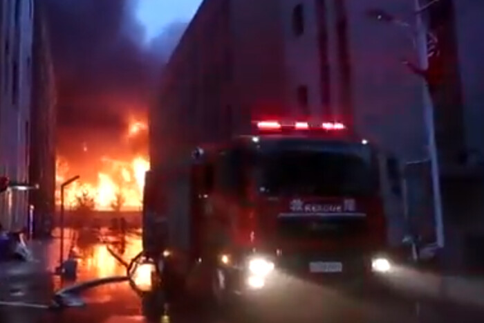 Пожежа на заводі в Китаї забрала життя 36 людей (відео)