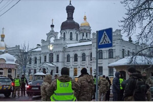 Официально: СБУ проводит обыски в Киево-Печерской Лавре (фото)