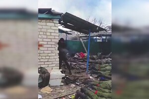 Один з російських окупантів відкрив вогонь під час здачі в полон