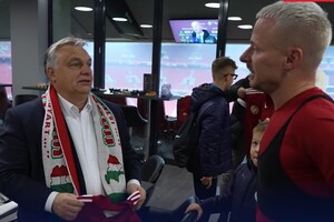 Прем’єр Угорщини прийшов на футбольний матч із шарфом, на якому зображена Угорщина з частиною української території