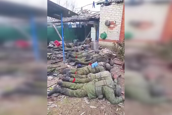 Відео з «розстрілом полонених»: як Росія підставляє своїх солдатів