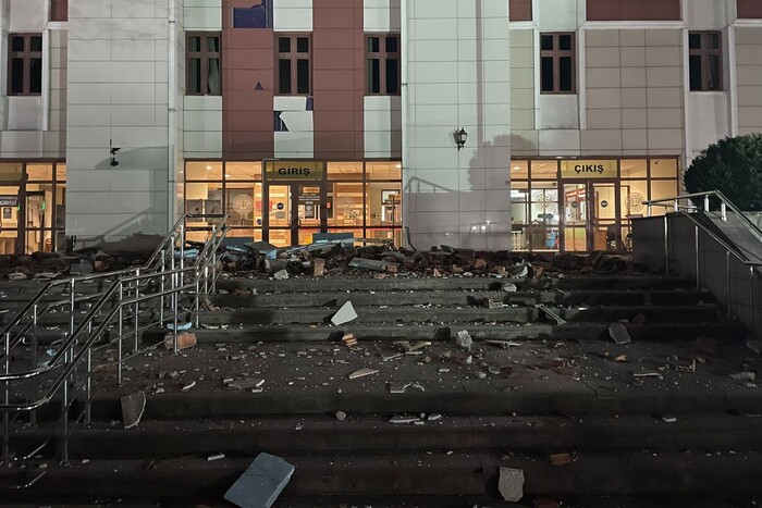 Землетрус у Стамбулі: 35 осіб постраждало (фото) 