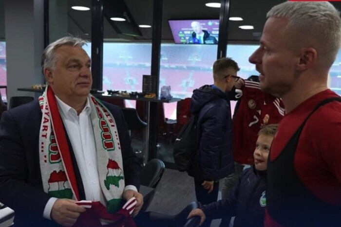Скандал с шарфом Орбана: Банковая отреагировала