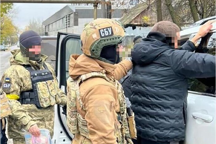 Допомагав ФСБ втікати з Херсонщини: пособник окупантів отримав підозру