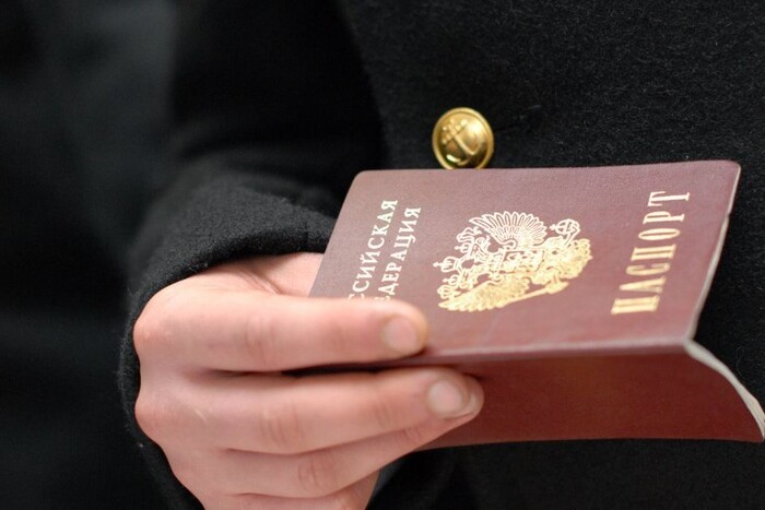 На окупованих територіях Росія роздала 80 тис. паспортів