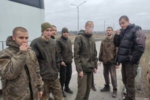 Україна повернула двоє офіцерів і 48 рядових та сержантів. Фото Андрія Єрмака