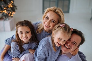 Лілія Ребрик з чоловіком на дочками