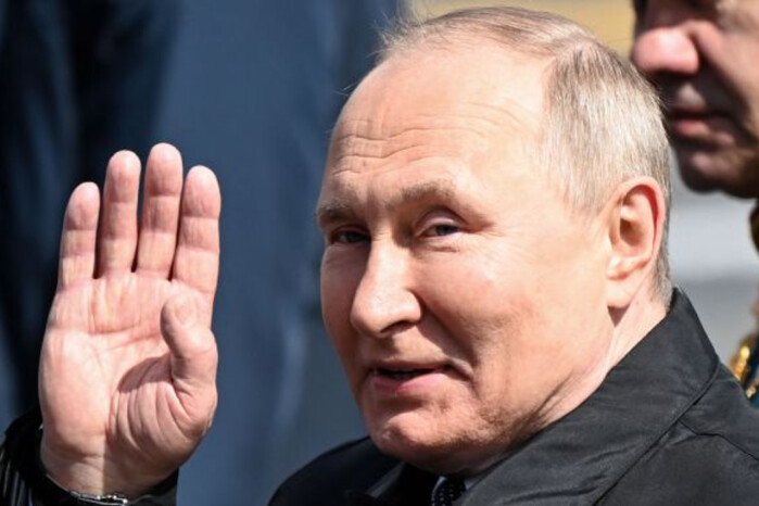 Американський політик пояснив, чому Путін випрошує переговори з Україною