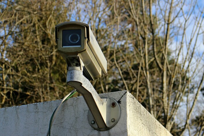 Британія відмовляється від китайських камер спостереження на урядових об’єктах