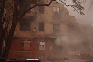 Окупанти у Маріуполі зносять будинки в історичній частині міста (відео)