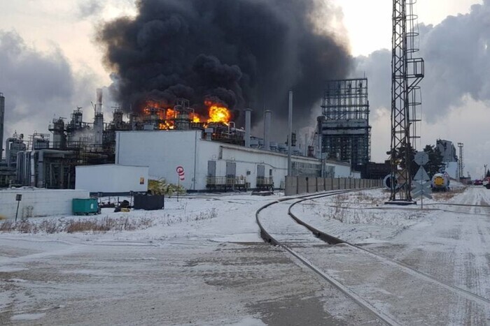 В России горел самый крупный нефтехимический комбинат (видео)