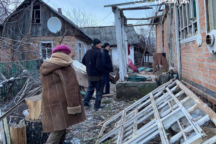 Окупанти з артилерії обстріляли агропідприємство та приватні будинки на Сумщині (фото)