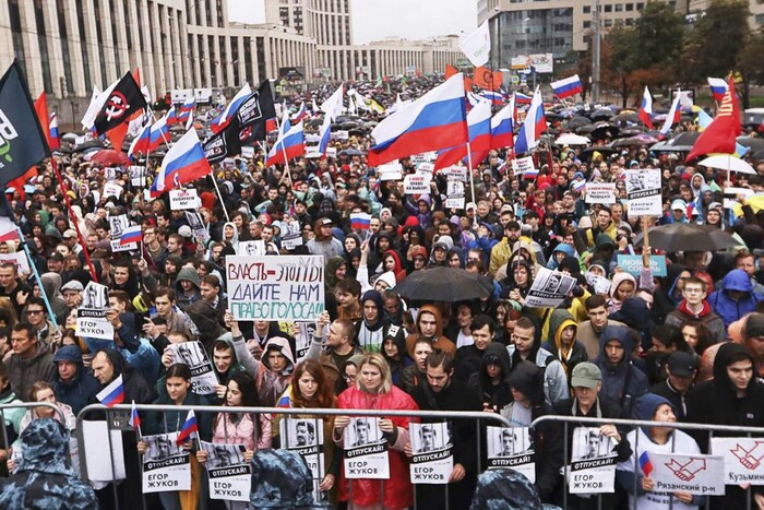 У Росії заборонили проводити мітинги біля церков та органів влади