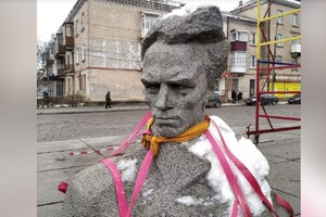 На Хмельниччині демонтовано пам'ятник письменнику Миколі Островському (відео)