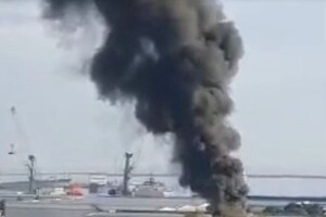У порту Туреччини прогримів вибух, здіймається чорний дим (відео)