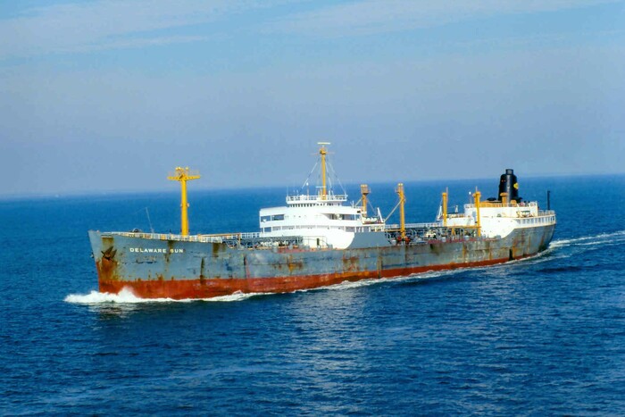 Росія створює «тіньовий флот», щоб транспортувати нафту в обхід санкцій – FT