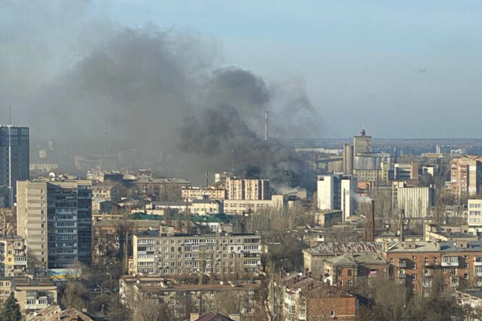 У центрі Дніпра почалася масштабна пожежа (відео)
