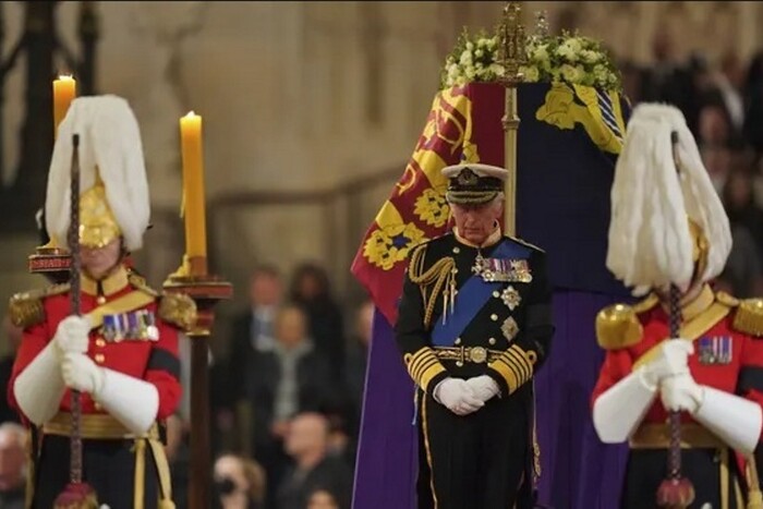 Коронація Чарльза III: британський монарх надягне унікальний аксесуар 