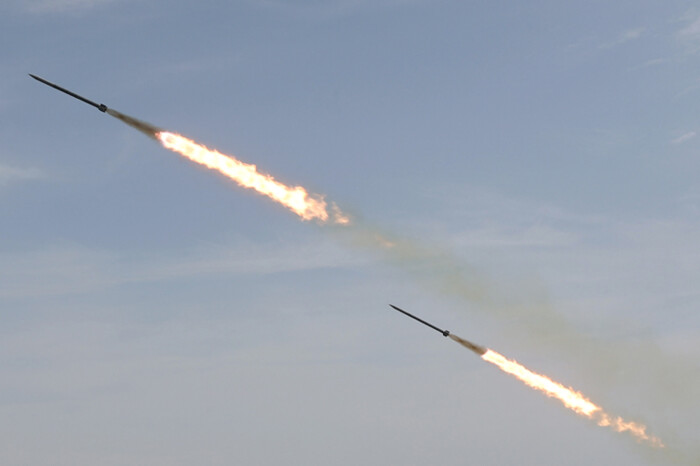 Над Київщиною сили ППО збили ворожу ракету