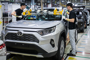 Toyota планирует поднять цены на автомобили в 2023 году