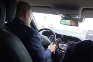 Кулеба высмеял Путина за поездку по Крымскому мосту (видео)