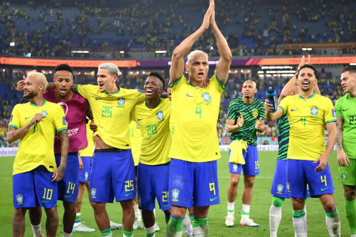 Зірки збірної Бразилії яскраво підтримали Пеле після матчу в Катарі (фото)